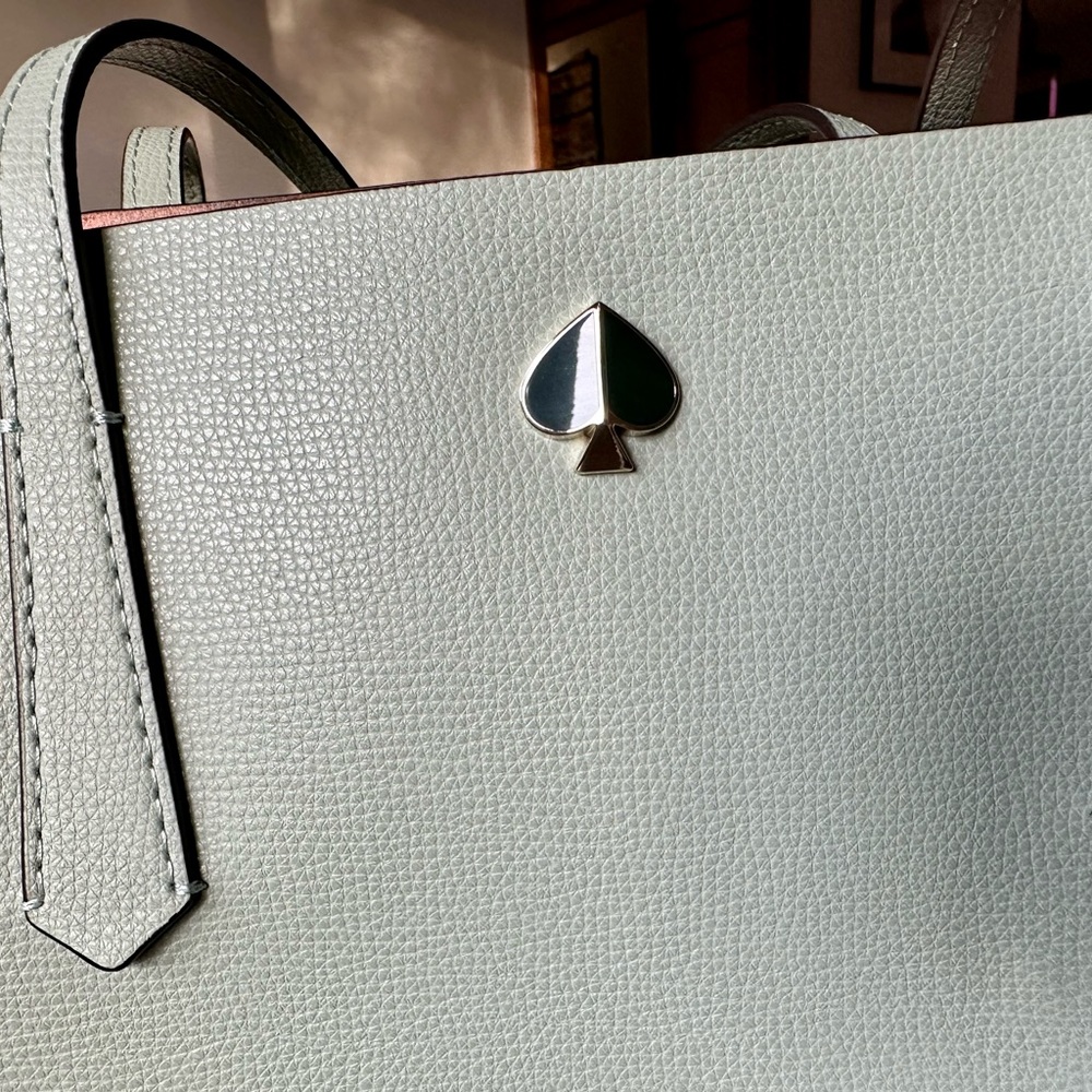 Large Kate Spade leather tote with matching zipper pouch. - Picture 2 of 10
